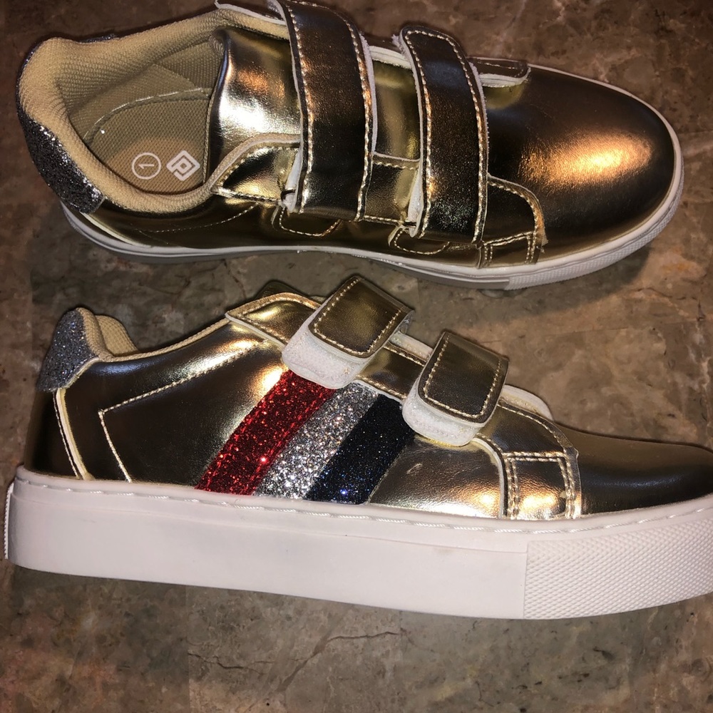 💥Dream Pairs Kids Sneakers - Size 1 - hoop & loop style. Gold w/ color stripes